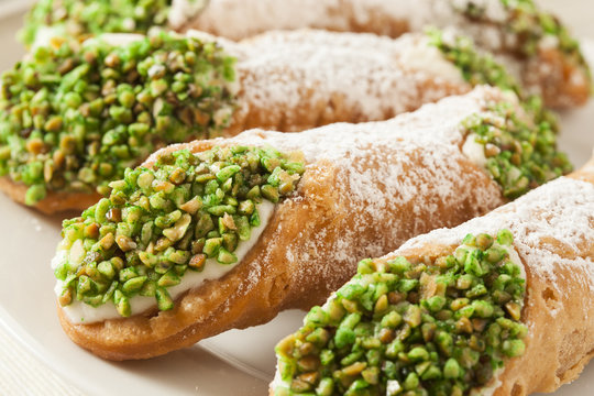 Fresh Homemade Traditional Cannoli