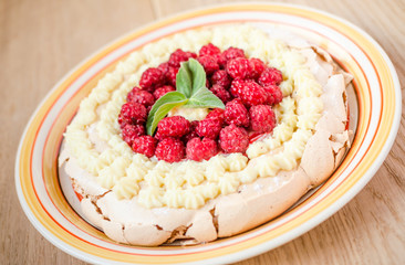 Pavlova meringue with raspberries