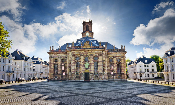 Saarbr&uuml;cken Ludwigskirche mit Ludwigsplatz Panorama
