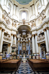 Fototapeta na wymiar Wnętrze kościoła