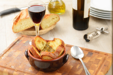 Ribollita di verdure con crostini