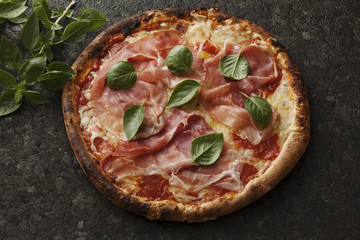 pizza with ham