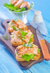 toast with salmon