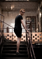 Fototapeta na wymiar fashionable man in black standing on stairs