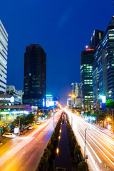 Fototapeta na wymiar Bangkok city and traffic trail