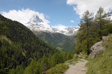 Fototapeta na wymiar Path from Sunnegga to Zermatt in Swiss Alps