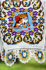 Materials and embroidered Romanian traditional port specific 7