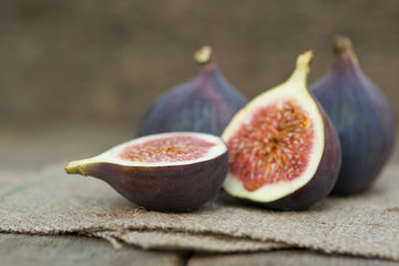 Fresh figs on hessian napkins on wooden background