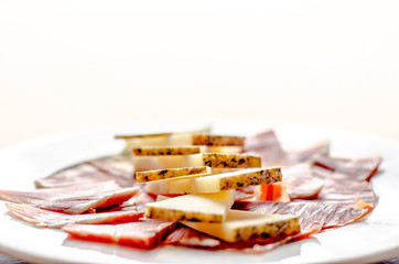 Antipasto di prosciutto e formaggio
