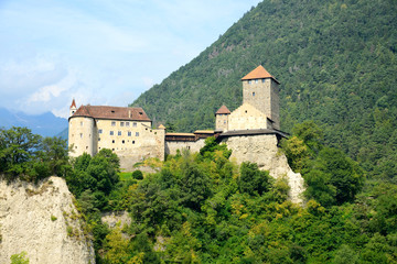 Fototapeta na wymiar Tyrol castle