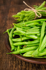 green beans on a clay plate