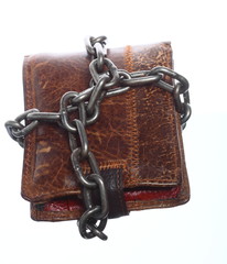 Empty wallet in chain - poor economy, end of spending
