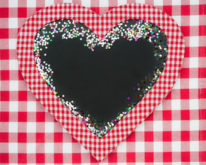 Obraz premium Card blank in heart shape with confetti