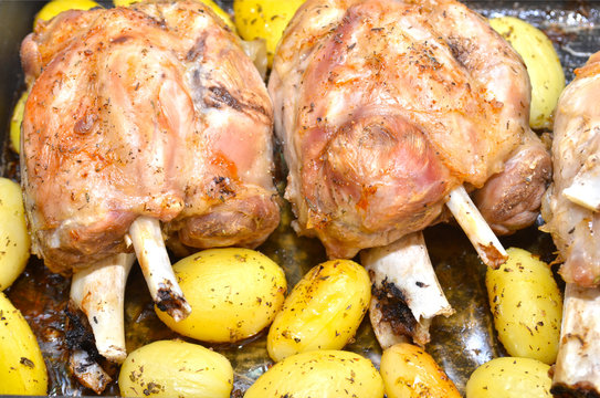 Asado de codillo de cerdo con patatas