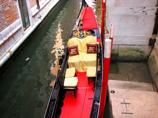 Obraz premium seats of a gondola with the symbol of the lion of St. mark