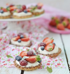 summer berries tartlets