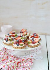 summer berries tartlets