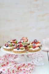 summer berries tartlets