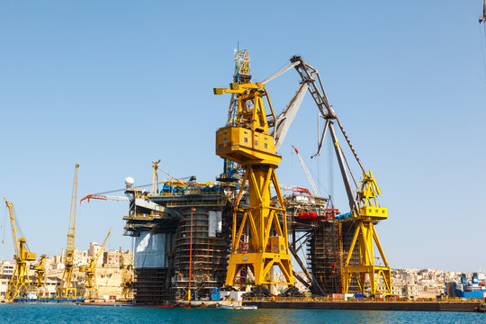 Oil platform, repair in the harbor