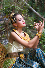 a beautiful lady in Kinaree dress
