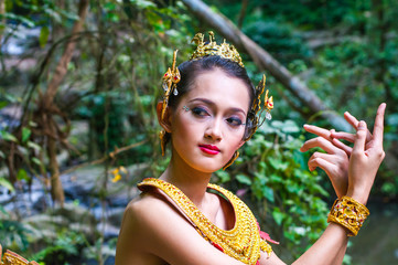 a beautiful lady in Kinaree dress