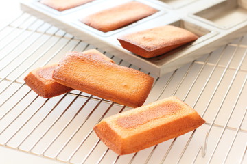 焼き立てフィナンシェ