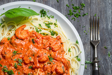 Spaghetti bolognese with shrimp and basil