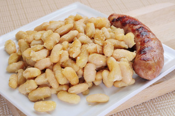 botifarra amb mongetes, fried white beans and sausage typical of