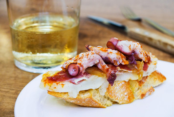 Typical spanish octopus pincho (Galician octopus style) © Álvaro Germán Vilela