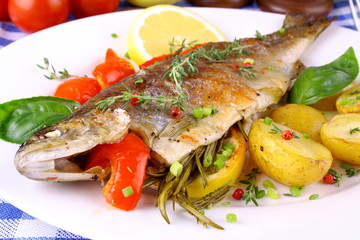 Grilled rainbow trout with potato, red pepper and lemon