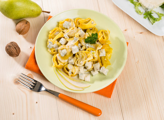 Tortelloni ripieni con gorgonzola e noci