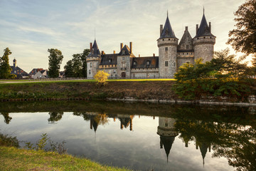 Fototapeta na wymiar Sully-sur-Loire. Francja. Pałac z Doliny Loary.