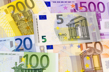 Euro-Geldscheine mit neuem Fünf-Euro-Schein