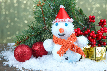 Obraz premium Beautiful snowman and Christmas decor, on bright background