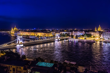 Fototapeta na wymiar Budapest at evening, Chain Bridge and Parliament Building.