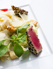 Salad with a tuna in sesame