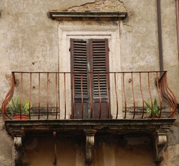 Fototapeta na wymiar Door With Balcony in Tuscany