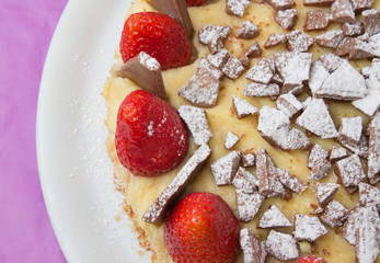 Strawberry cake with chocolate