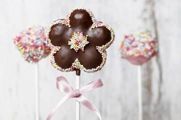 Chocolate cake pops in flower shape, lavishly decorated with col