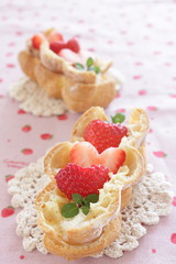 イチゴのシュークリーム
