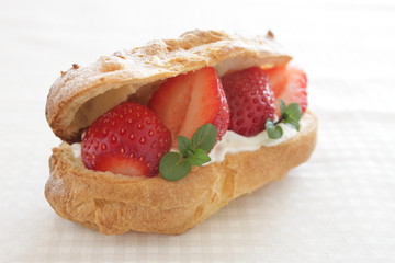 いちごのエクレア