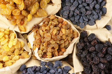 Assorted raisins