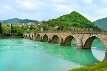 Fototapeta na wymiar Most na Drina