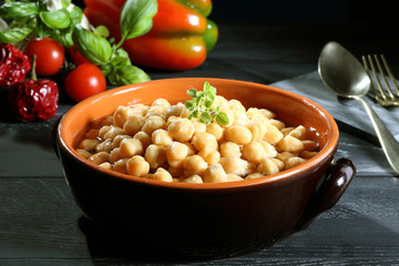 ceci con  verdure sfondo grigio