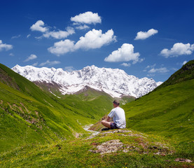 Fototapeta premium Tourist in the mountains of the Caucasus