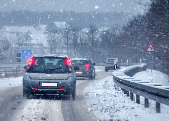 Winter Schneefall Schneematsch Wintereinbruch Straßenglätte