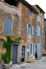 Fototapeta na wymiar Old stone houses in Gordes village, Vaucluse, Provence, France