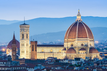 Fototapeta na wymiar Florencja miasta w godzinach zmierzchu