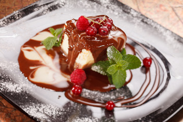 Chocolate cheesecake with berries
