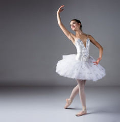 Female ballet dancer - 56928428